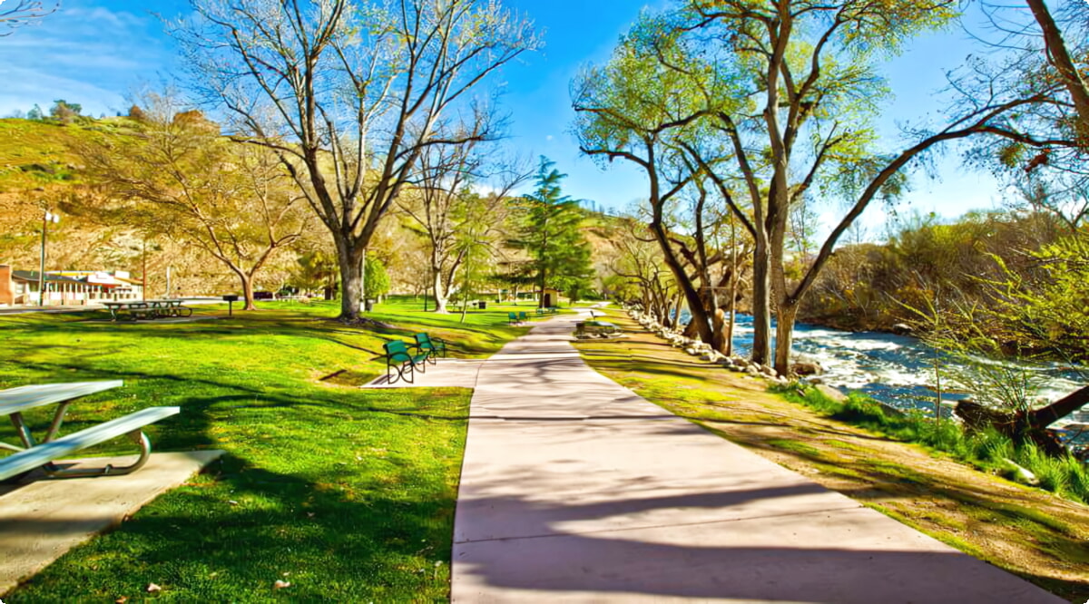 Nossos serviços de aluguel de carros oferecem uma seleção diversificada de veículos em Kernville.
